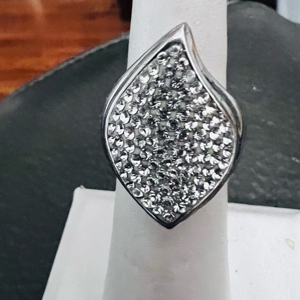 Elegant Sterling Silver Women's Ring Size 6